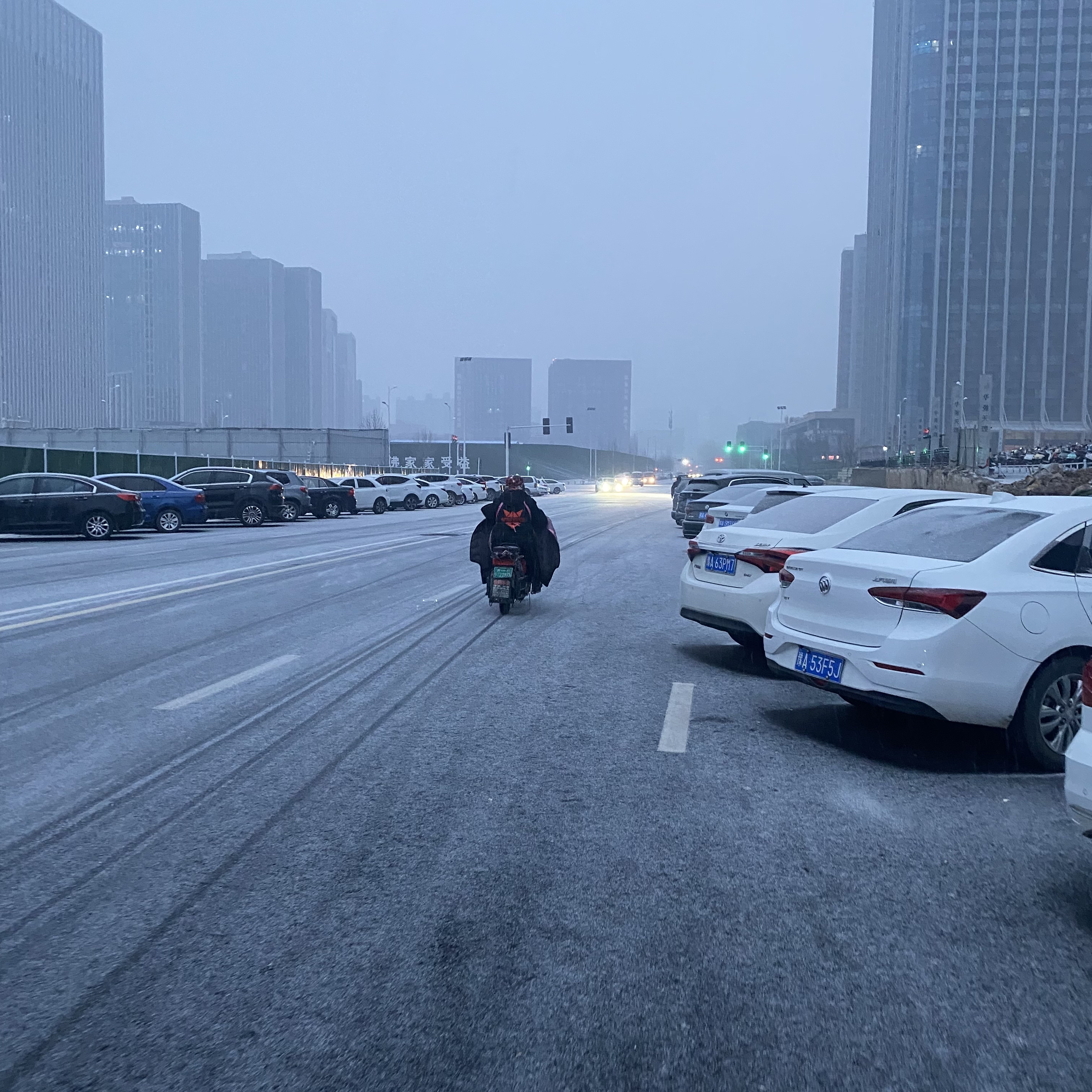 杭州城管系统启动抗雪防冻四级应急响应 保障群众出行安全