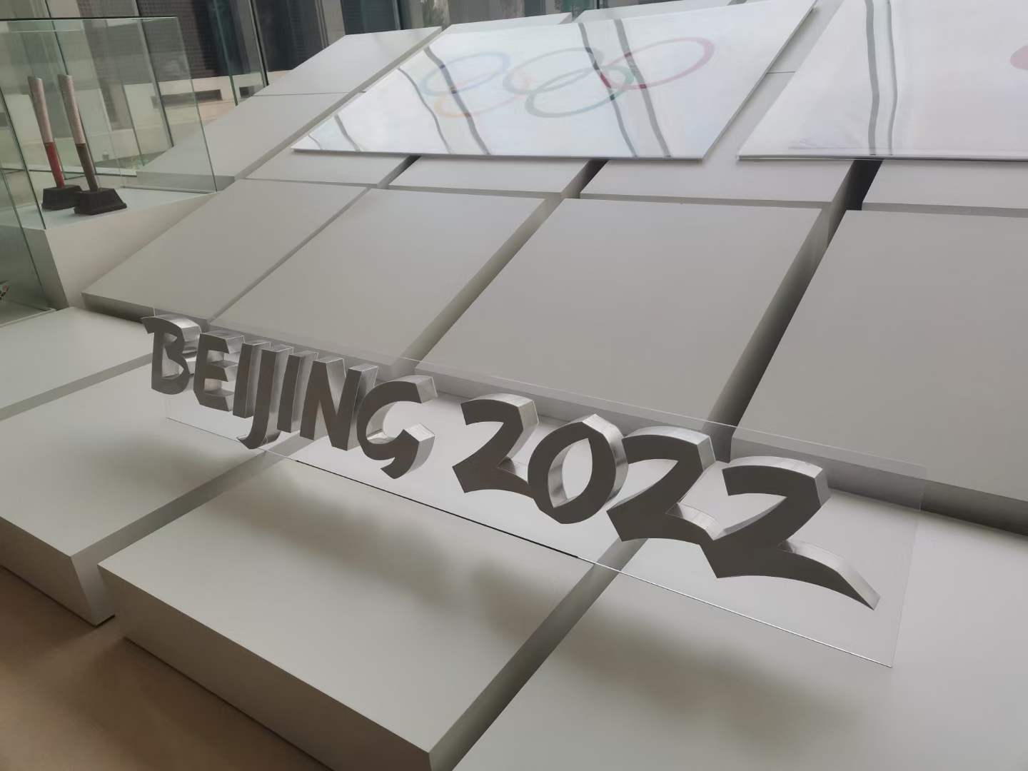 在北京2022年冬奥会开幕式上 她们衣着鲜艳欢快舞蹈